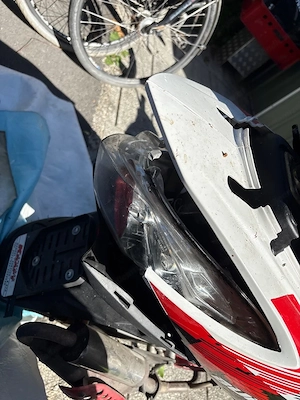 verschenke als Ersatzteilspender TGB motorroller Bild 4