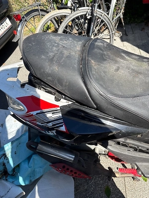 verschenke als Ersatzteilspender TGB motorroller Bild 3