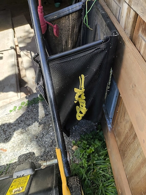 Älterer E-Rasenmäher 1600 W und E-Rasentrimmer ET 350 mit Elektrokabel  Bild 8