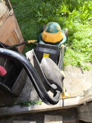 Älterer E-Rasenmäher 1600 W und E-Rasentrimmer ET 350 mit Elektrokabel  Bild 4