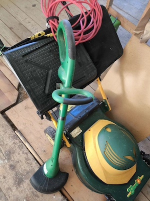 Älterer E-Rasenmäher 1600 W und E-Rasentrimmer ET 350 mit Elektrokabel  Bild 2