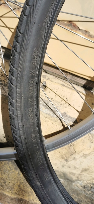 Fahrradfelge 28" inkl. neuwertigen Reifen  Bild 2