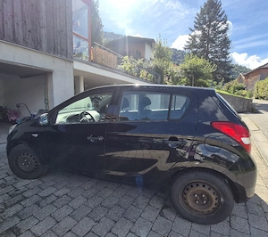 Hyundai i20 - Pickerl bis 05 27 ohne Überzug! Bild 4