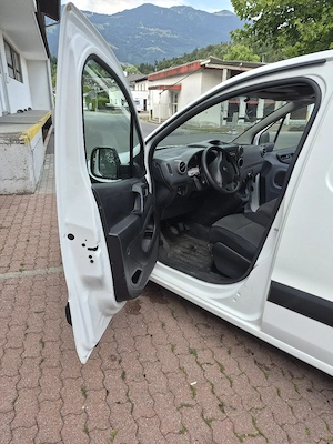 Peugeot mit zulassung in einem guten zustand  Bild 2