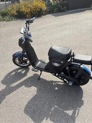 lässiger Elektroroller 