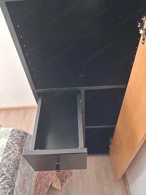 dekorativer Sideschrank in Buche mit schwarzem Korpus Bild 4