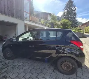 Hyundai i20 - Pickerl bis 05 27 ohne Überzug! Bild 4