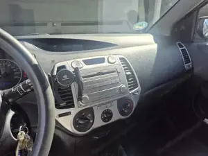 Hyundai i20 - Pickerl bis 05 27 ohne Überzug! Bild 3