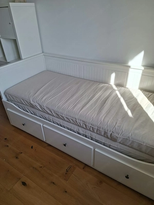 Bett zum ausziehen und 2 Matratzen  Bild 4