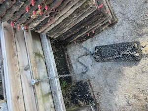 Schaukel gebraucht, in gutem Zustand und Kunststoffmatten (zerlegt) abzugeben. 
