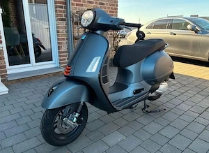Vespa GTS 300 Super Sport 1.Hand nur 416kM Keyless Jahr 2025 Bild 2