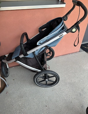 Kinderwagen Thule mit Fußsack Bild 2