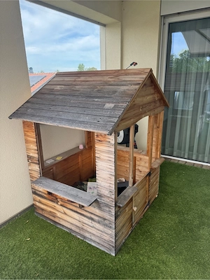 Kinderspielhaus aus Holz Bild 3