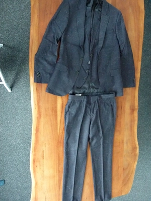 Hugo Boss Konvolut Gr. 46   4 Anzüge + Sakko + 5 Krawatten Bild 2
