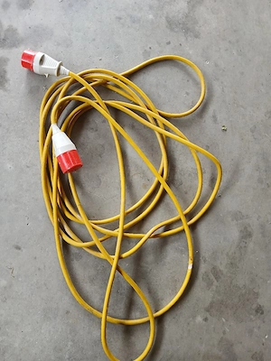 Diverse CEE-Kabel