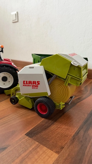 BRUDER Traktor mit Anhängern und CLAAS Ballenpresse