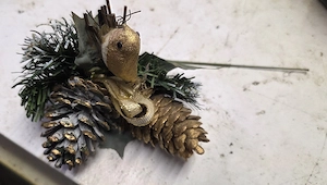 Weihnachtsschmuck Gesteck basteln Bild 2