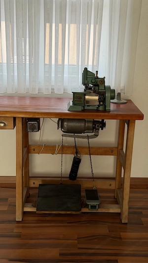 Overlock-Nähmaschine  Bild 3