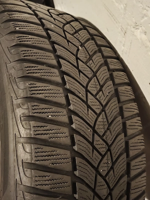 Opel Insignia a Winterräder Goodyear Ultragrip 225 55 17 2008-2017 Bild 5