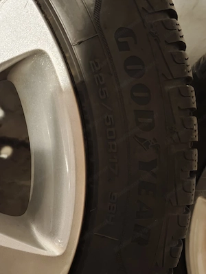 Opel Insignia a Winterräder Goodyear Ultragrip 225 55 17 2008-2017 Bild 4