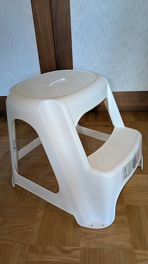 Kunststoffhocker