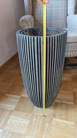 Hoher Pflanzentopf  Bild 2