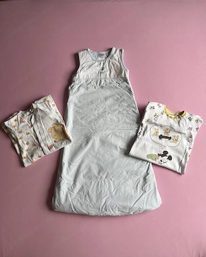 H&M Baby-Schlafsack, Gr. 86 98 (1-3Y) + zwei Langarm-Pyjamas, Gr. 80 (9-12M)