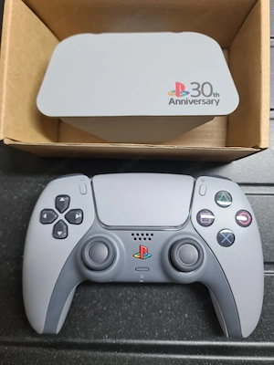 Sony Playstation 5 Pro 30th Anniversary controllern  Bild 3