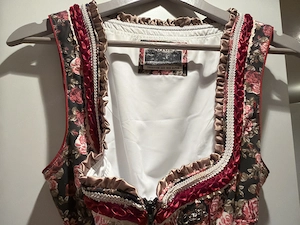 Alpin de luxe Dirndl Gr. 44 Bild 4