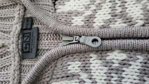 Schöne Strickweste grau Bild 3