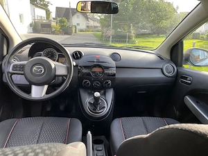 Mazda 2, wenig KM, frischer TÜV Bild 4