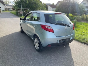 Mazda 2, wenig KM, frischer TÜV Bild 3
