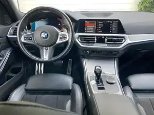 Traumhafter BMW 320 D x-Drive Limousine mit M Sportpaket in Portimao Blau-met. Bild 8
