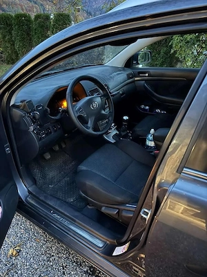 Toyota Avensis Bild 4