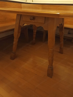 Eckbank mit Montafonertisch und 2 Stühlen Bild 3