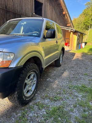 Mitsubishi Pajero GL 2,5 TD Bild 2