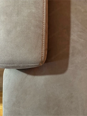 Graue Eckcouch   L-Sofa mit Ottomane Bild 4
