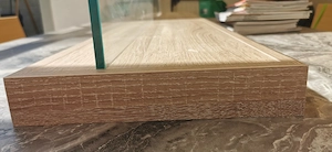 Wandregal mit Glasteil