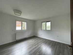 ZUR VERMIETUNG ! Haushälfte Maria Grün 104 M2 mit Garten und Garage AB 1. Dez. 2026 Bild 6