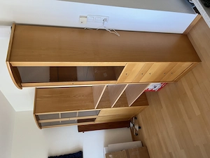 Wohnwand aus Holz Glas Bild 2