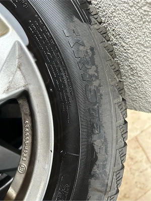 Komplett-Set Winterreifen auf Alu-Felgen Bild 5