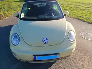 VW New Beetle Cabrio gelb BJ 2003  Bild 2