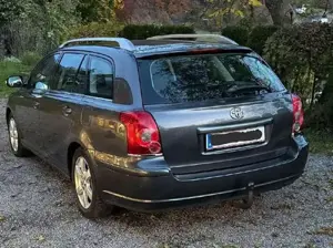 Toyota Avensis Bild 2