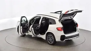 BMW iX1 xDrive30 M Sportpaket // Head-Up // DAB-Tuner Bild 7