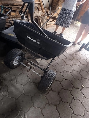 Streuwagen für Traktorrasenmäher  Bild 2