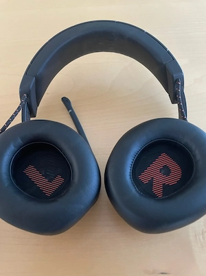 JBL Quantum 610 Wireless Gaming Headset Bild 2