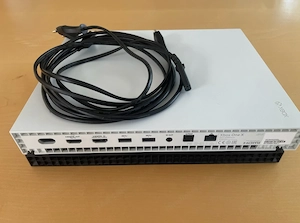 Xbox One X 1TB Robot White (Weiss)   Top Zustand inkl. Kabel Bild 2