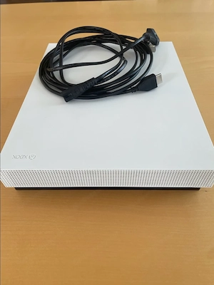 Xbox One X 1TB Robot White (Weiss)   Top Zustand inkl. Kabel Bild 3