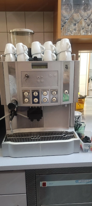 Kaffee Maschine mit Tassenwärmer  