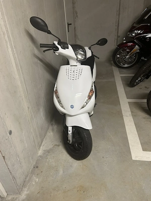 Zip Piaggio Moped zu verkaufen Bild 2